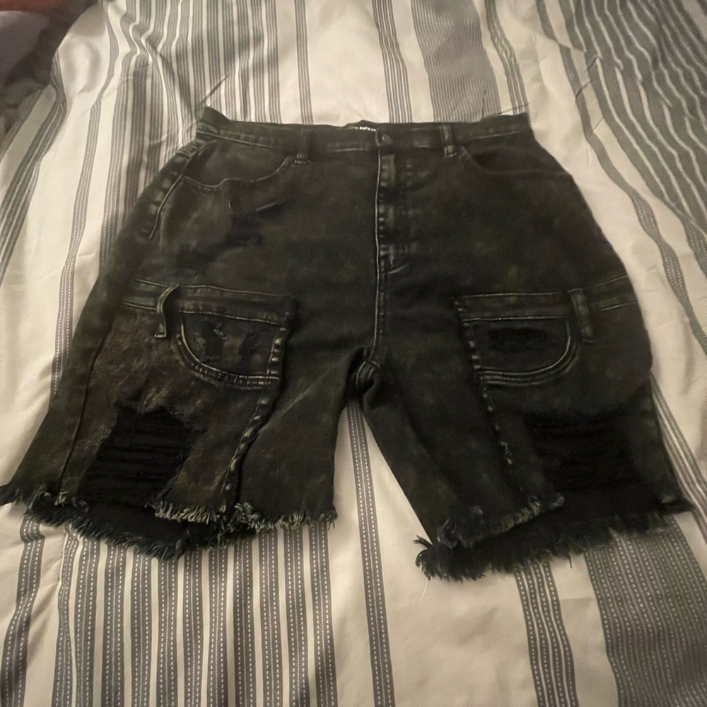 black and darkish green fashion nova jorts, brand new, ripped style